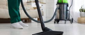 Aspirateur professionnel certifié pour poussières toxiques en utilisation sur chantier intérieur