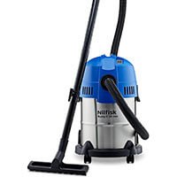 Aspirateur Nilfisk Buddy II 18L INOX avec cuve en acier inoxydable, flexible et tube d’aspiration, adapté aux liquides et poussières en usage intérieur ou extérieur